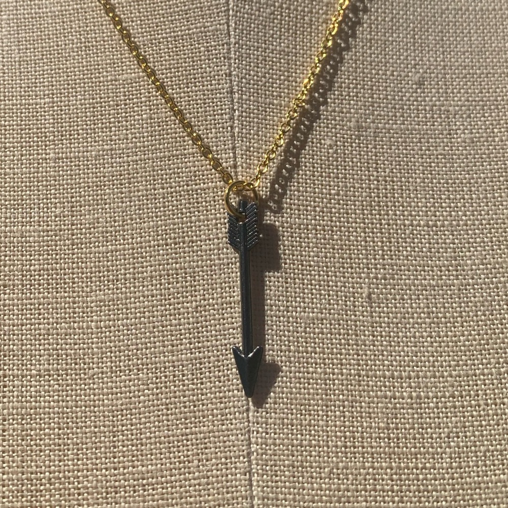 NWT Sterling Silver Plated Chain & Alloy Arrow Charm Necklace - Picture 5 of 16